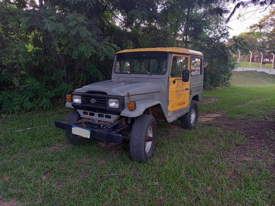 TOYOTA BANDEIRANTE 3.7 BJ50LV 4X4 TETO RIGIDO DIESEL 2P MANUAL